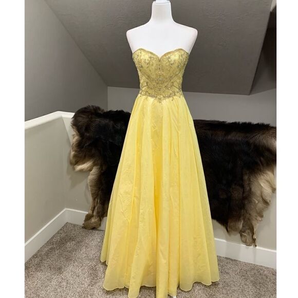 Beautiful Princess Style Strapless Beads & Glitter Party Dress With Shawl - Picture 3 of 16